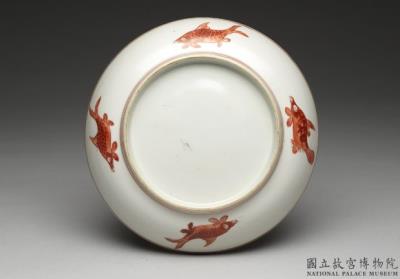 图片[3]-Dish with fish in overglaze red, Ming dynasty (1368-1644)-China Archive